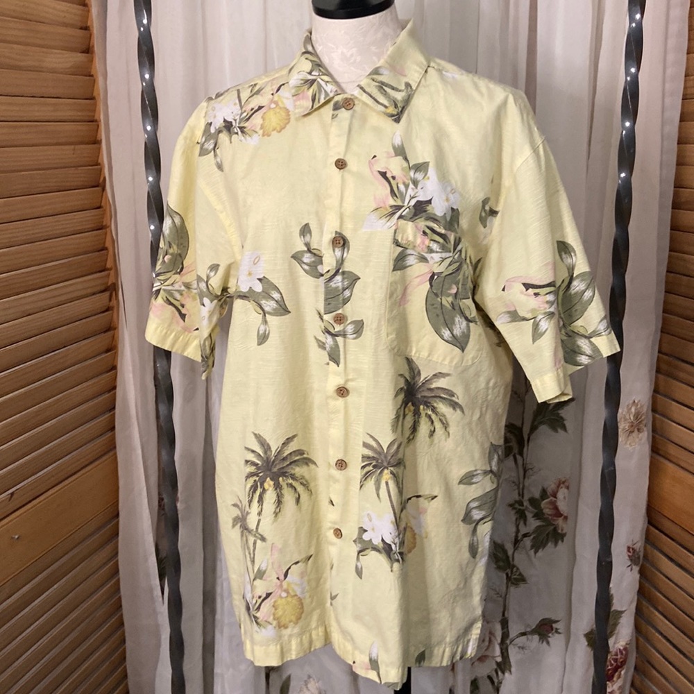 EUC Panama Jack button down short sleeve shirt. Yellow, tropical. Medium